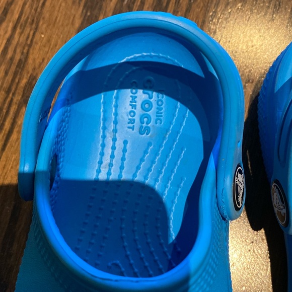 Crocs Classic Clogs - Picture 2 of 5